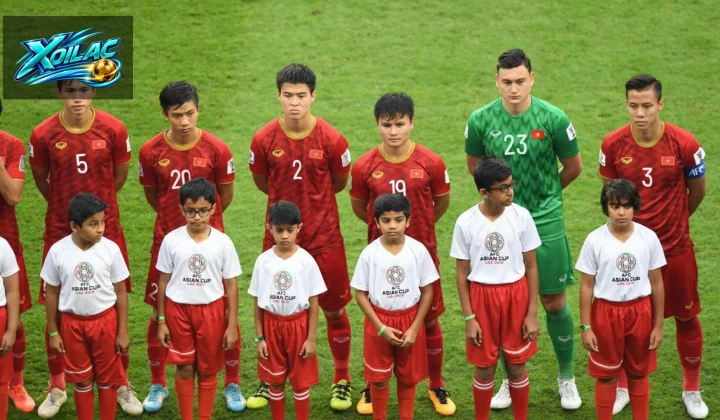 Các cầu thủ đội tuyển Việt Nam thi đấu với Nhật Bản tại Asian Cup 2019